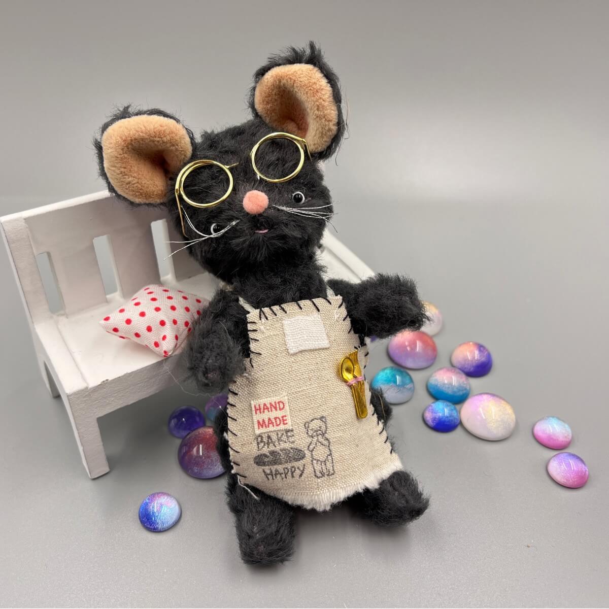 small mouse stuffed animal